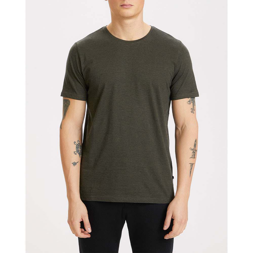 Jermane T-shirt, från Matinique, i färgen Olive Night.