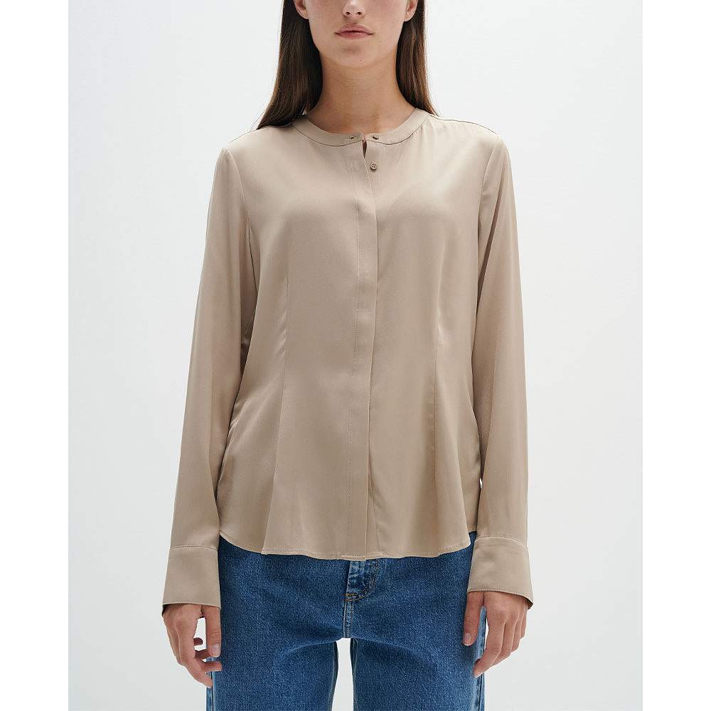 LikoIW Shirt, från Inwear, i färgen Cobblestone.