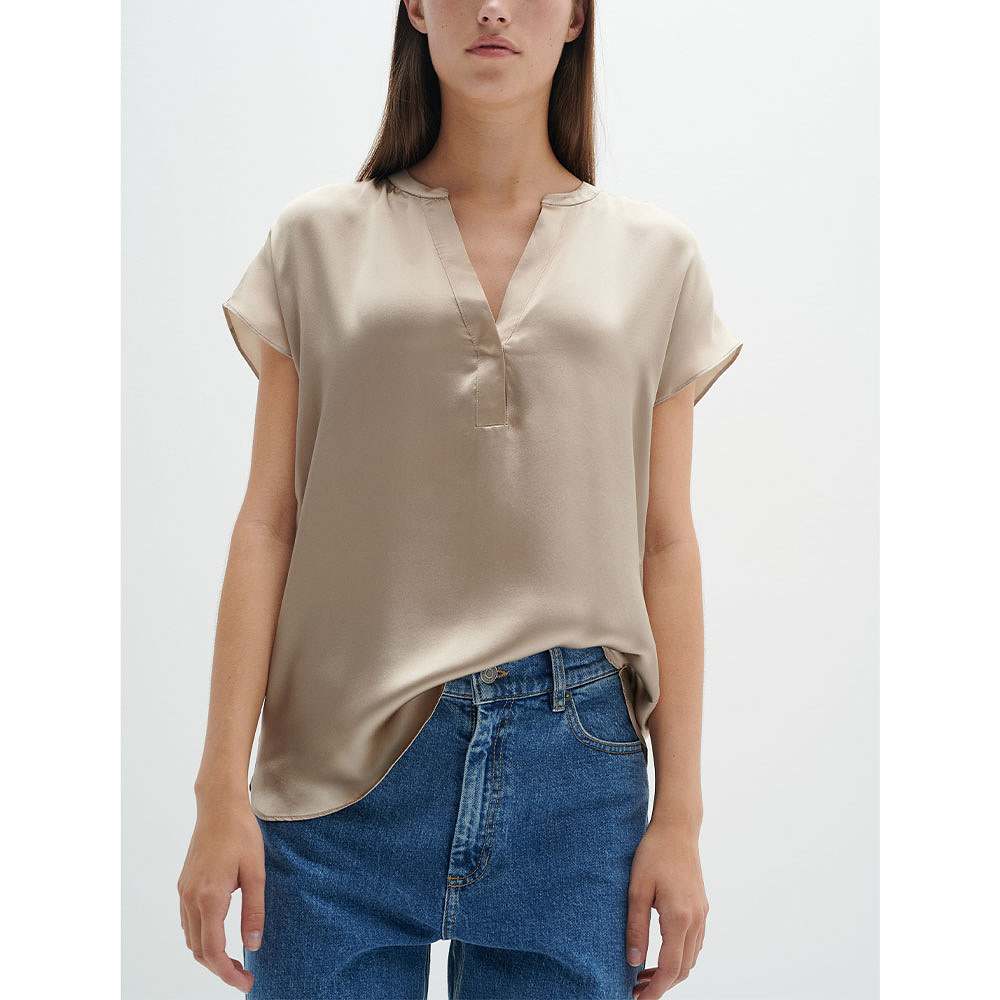 LiraIW Leonore Top, från Inwear, i färgen Cobblestone.