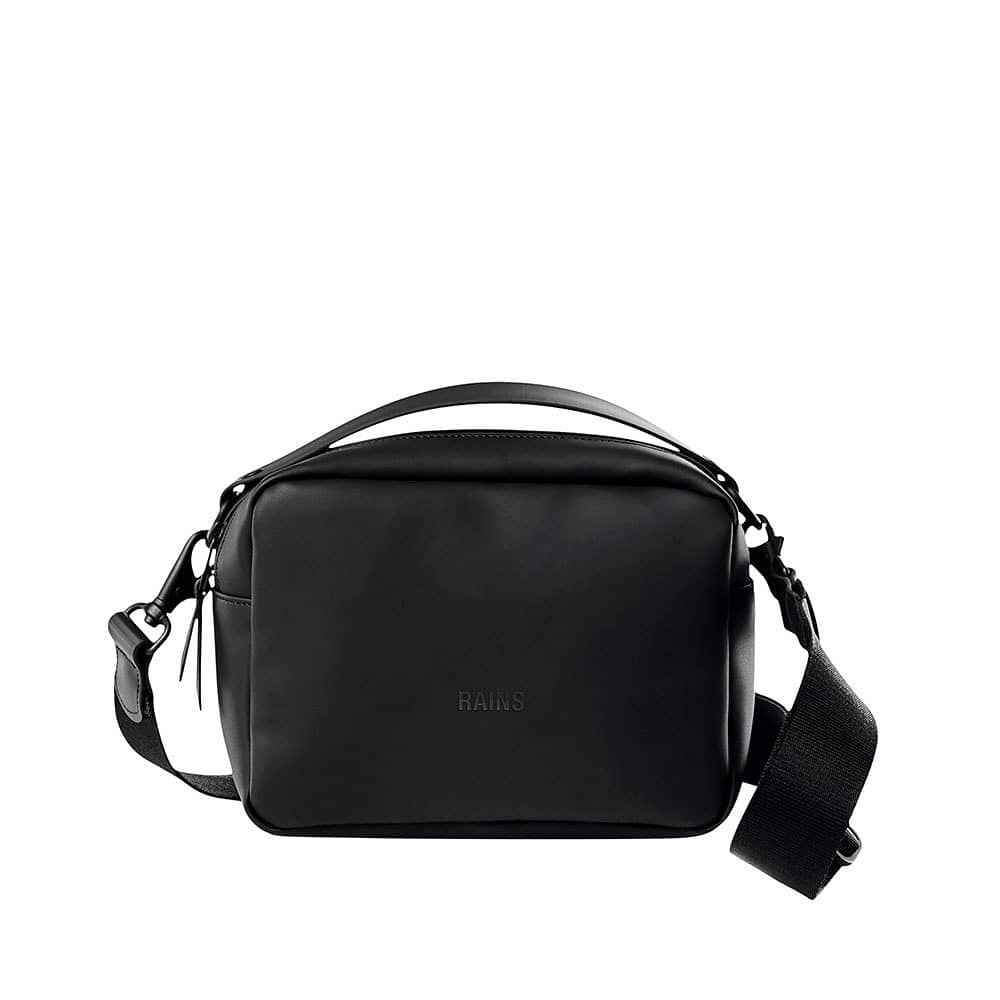 Box Bag, från Rains, i färgen Black.