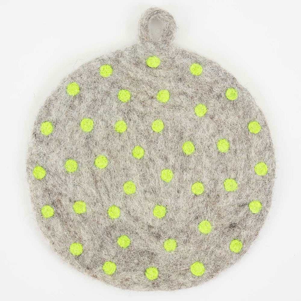 Felt Dot Grytlapp, från A World of Craft, i färgen Ljusgrå/Neon.