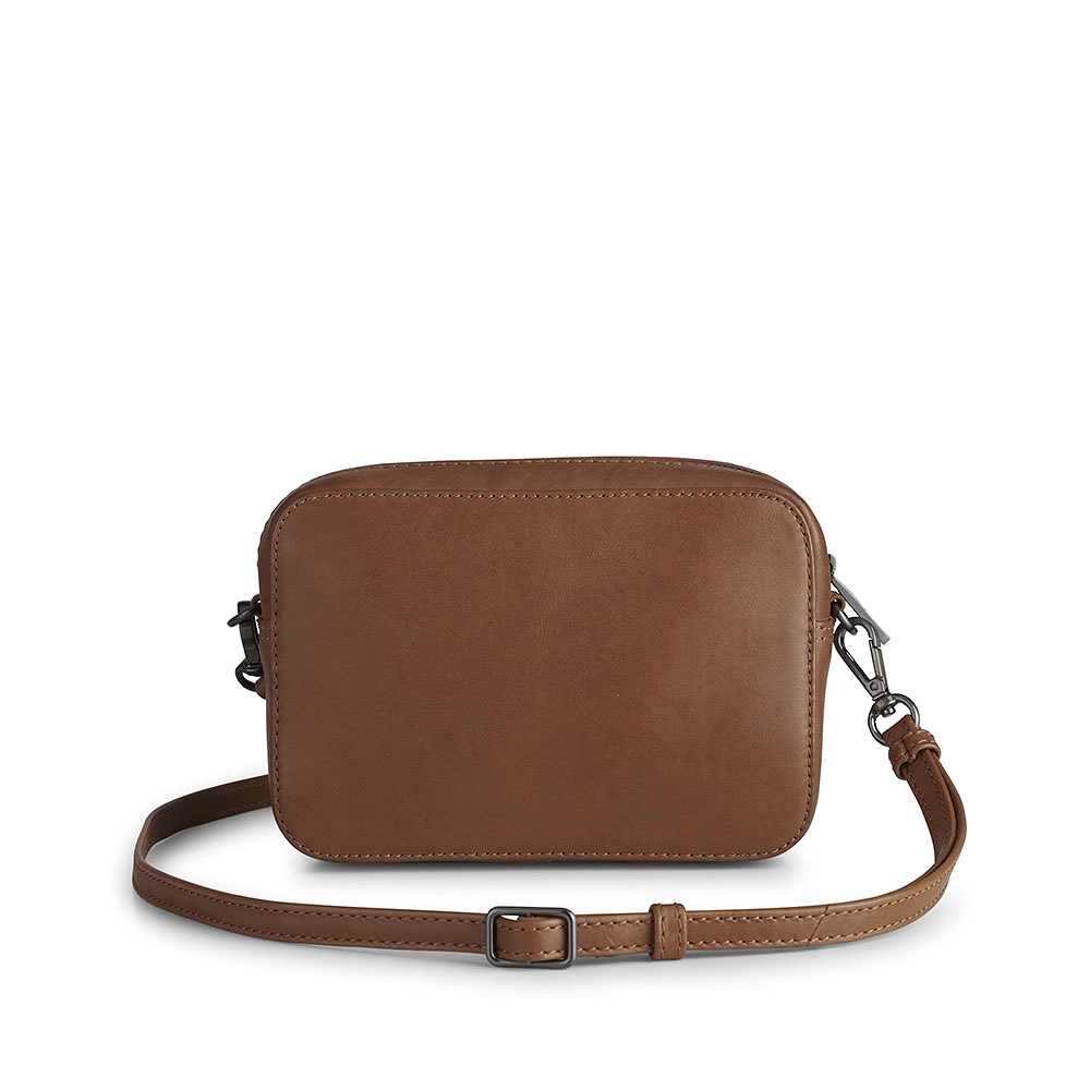 Elea Crossbody Bag, från Markberg, i färgen Chestnut.