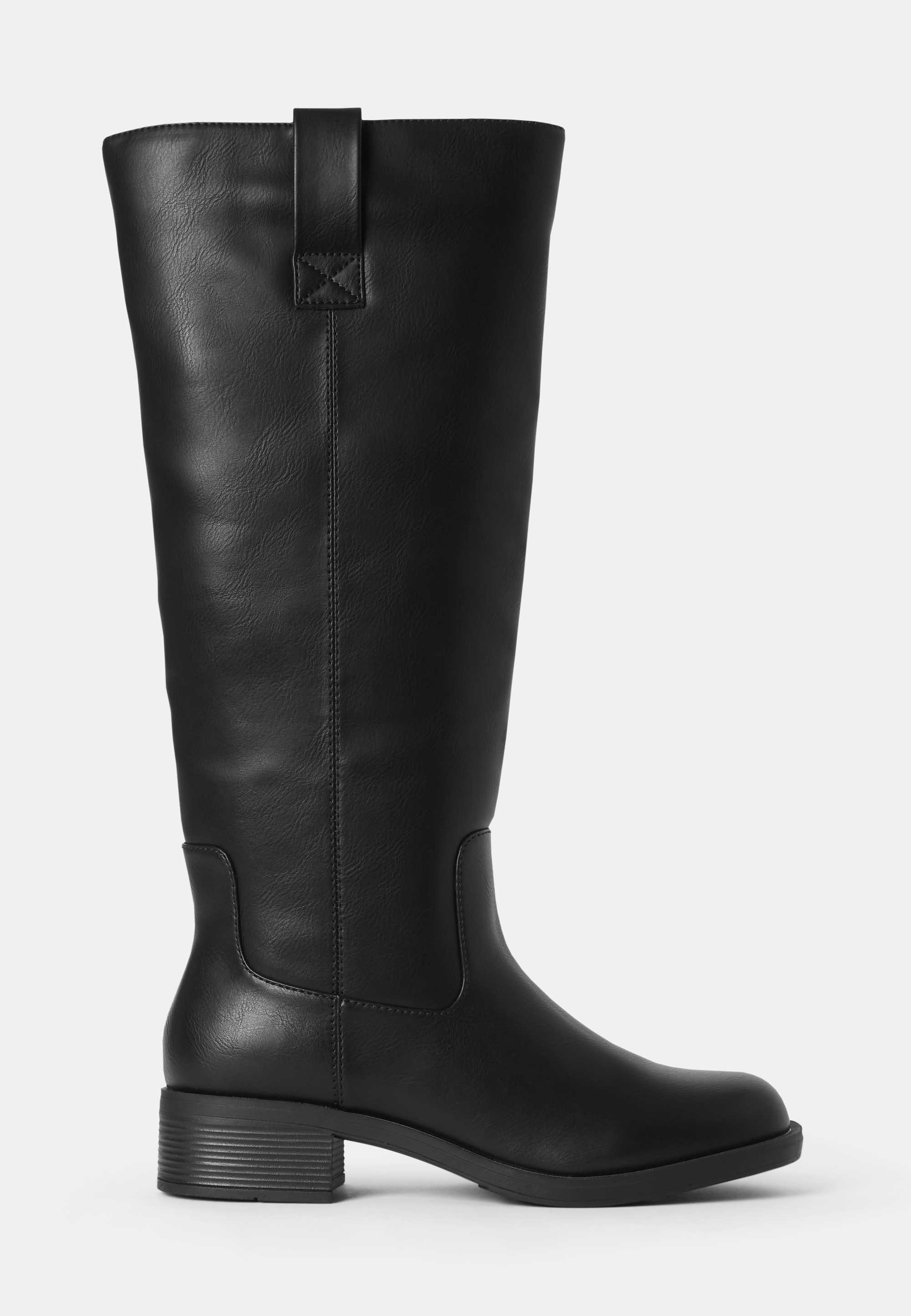 Höga stövlar i imitationsläder, från Carin Wester, i färgen Black.