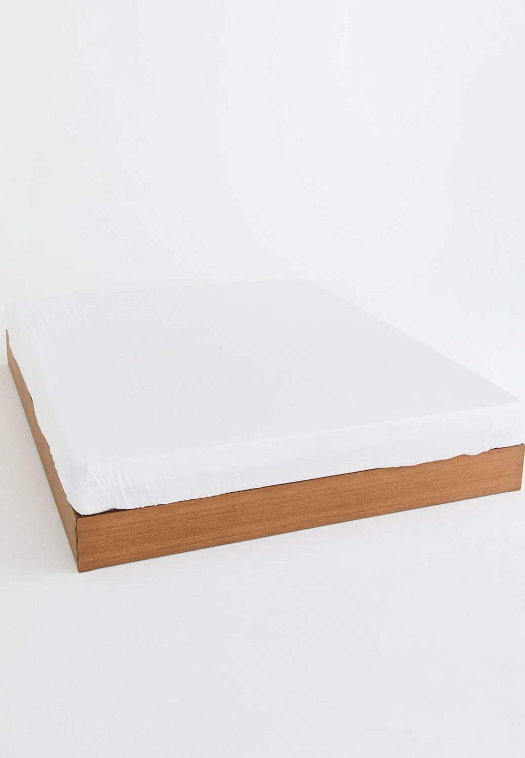 Dra på lakan 120x200, från Movesgood, i färgen White.
