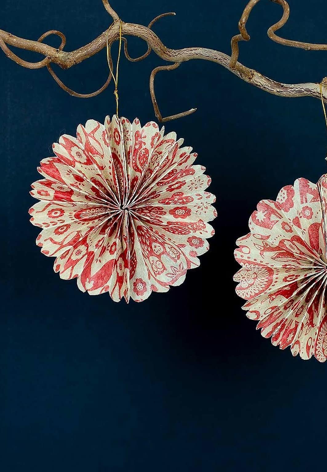 Greta fold julhänge, 2-pack, från A World of Craft, i färgen Natur/Röd.