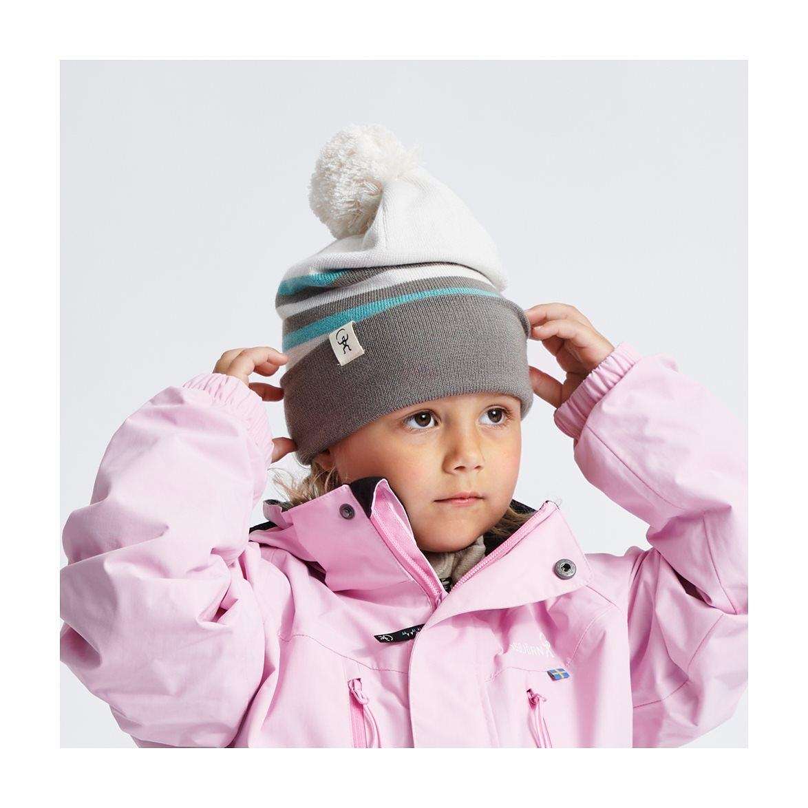 Isbjörn Reindeer Stickad Mössa, från ISBJÖRN of Sweden, i färgen windchime.