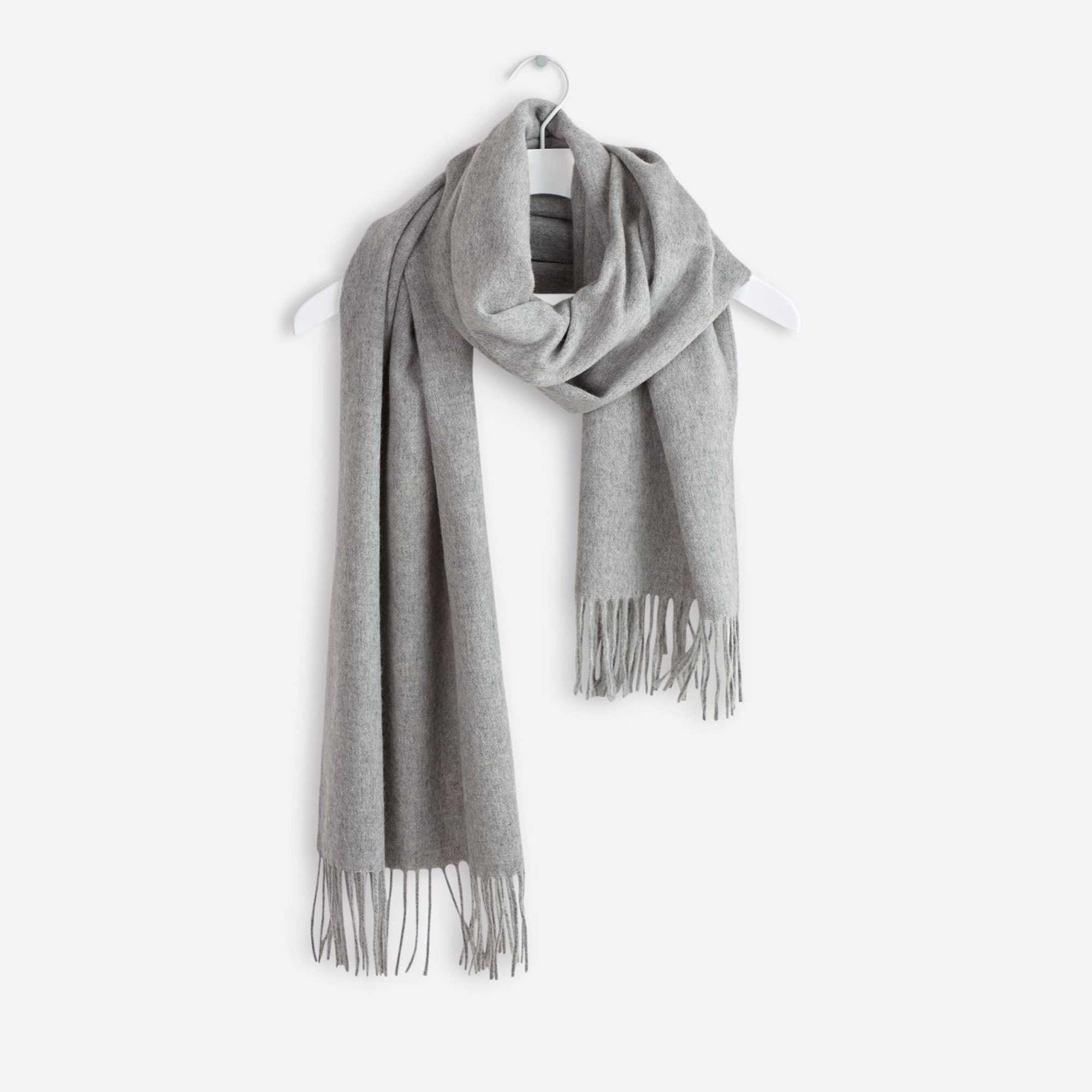 Cashmere Blend Scarf, från Filippa K, i färgen Light Grey.