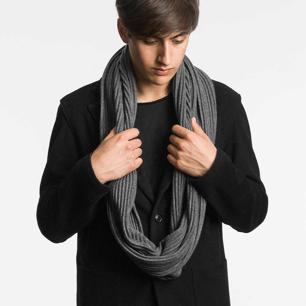 Snood, från Design House Stockholm, i färgen Dark Grey.
