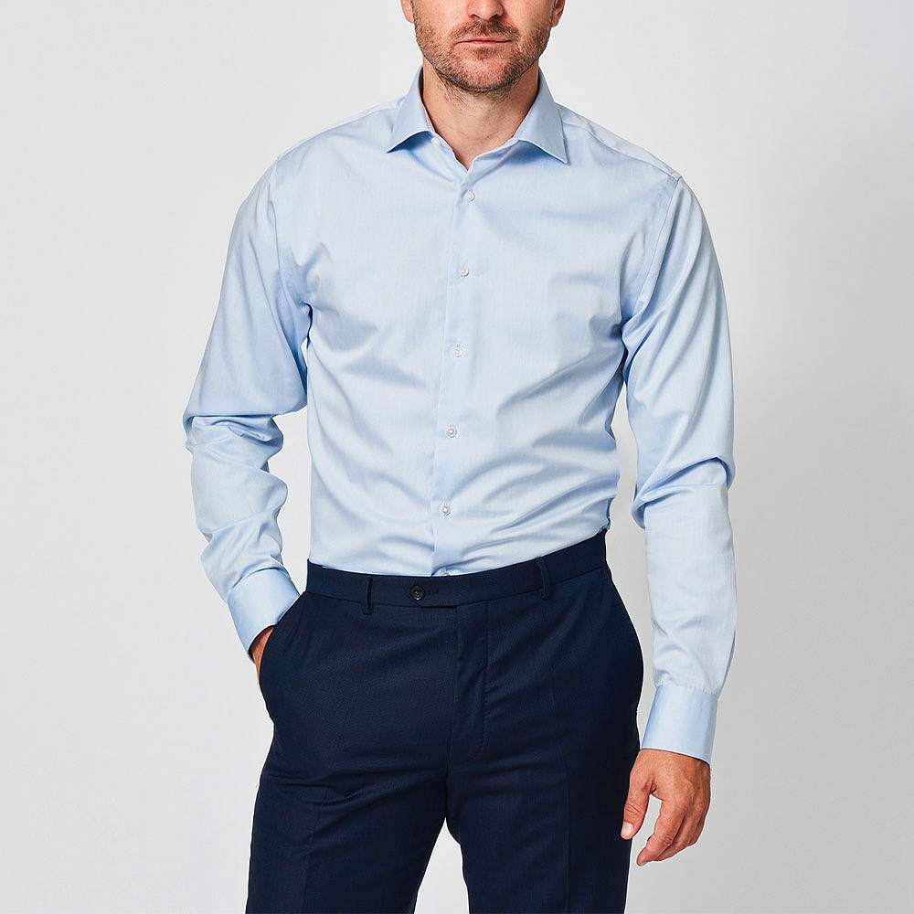 Twill Strykfri Slim, från The Shirt Factory, i färgen L.blue.