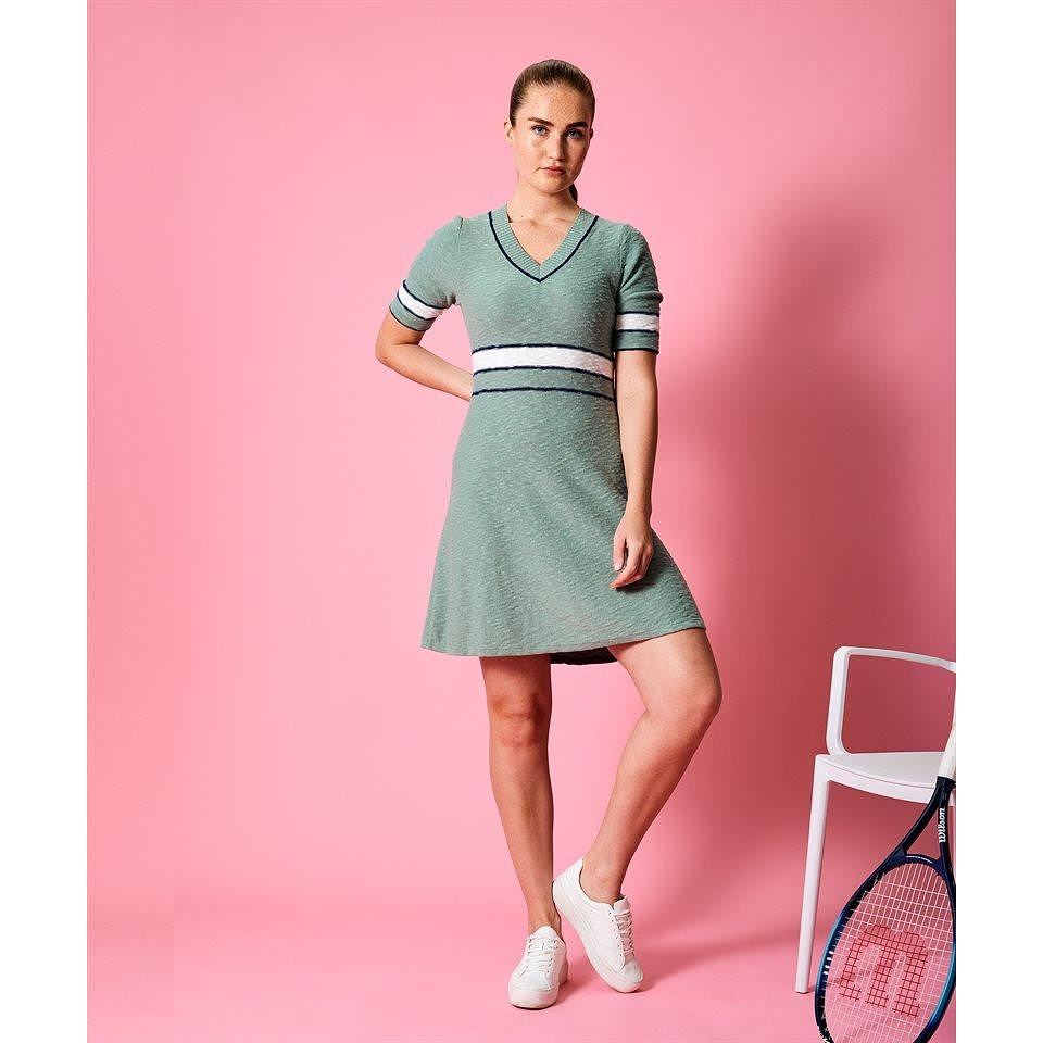 Skön Stickad Klänning I Bomull - Mie Khakigreen, från Jumperfabriken, i färgen green.