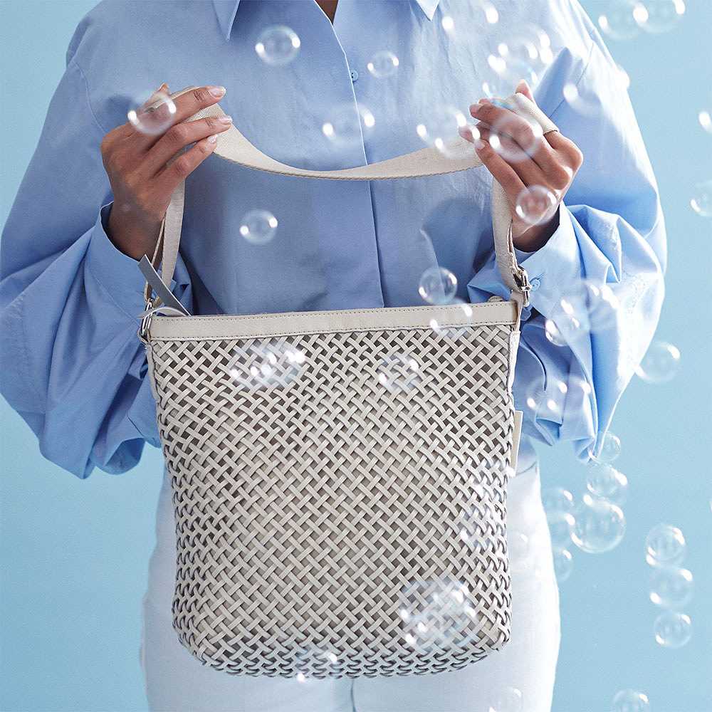 Sweet Small Shoulder Bag, från Ceannis, i färgen Beige.