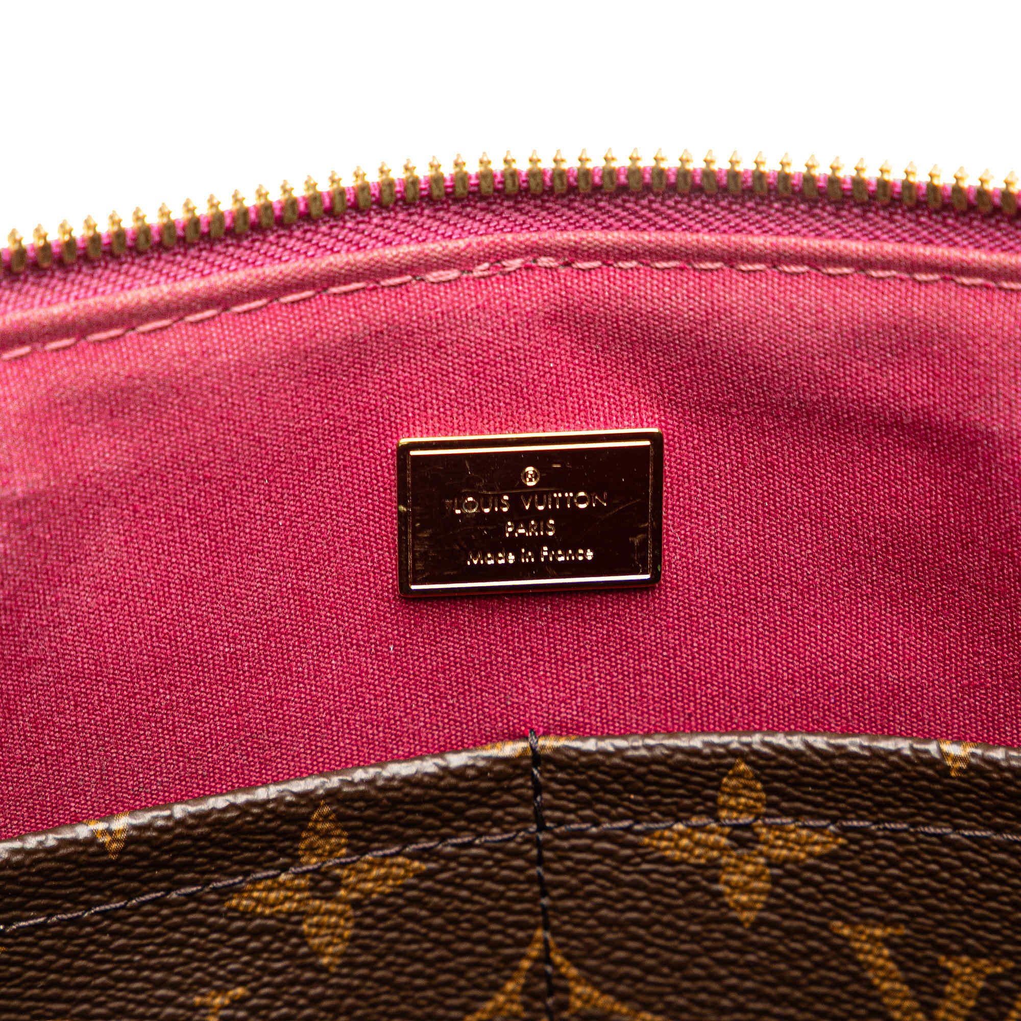 Louis Vuitton Vernis Miroir Tote, från Luxclusif, i färgen magenta.