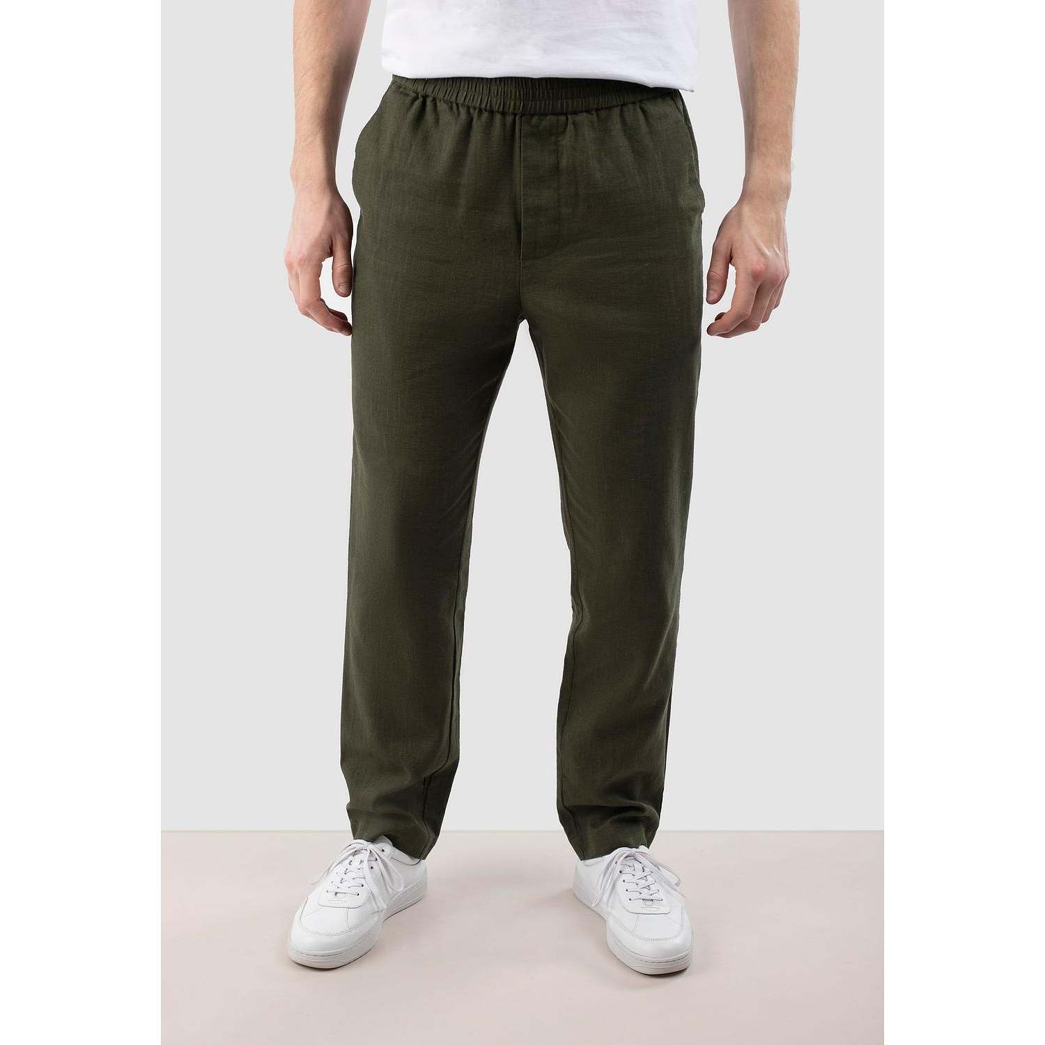 Harlow Linen Trousers, från Ciszere, i färgen green.