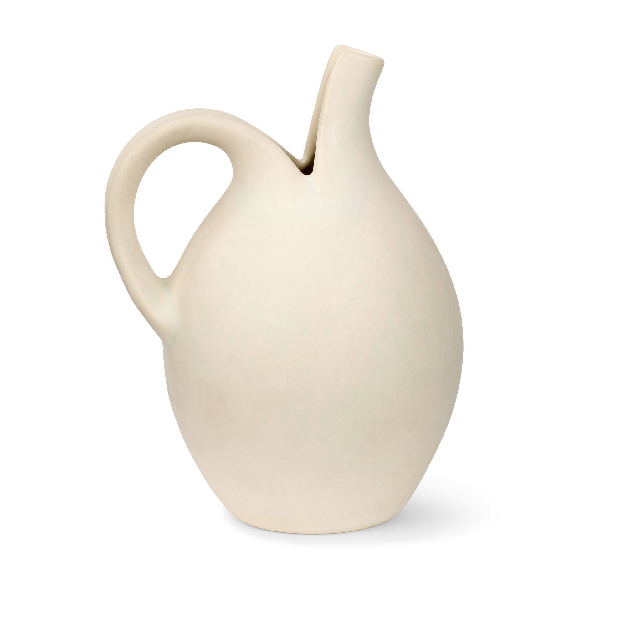 Vattenkanna Medium Model no 64, från Spring Copenhagen, i färgen vit.