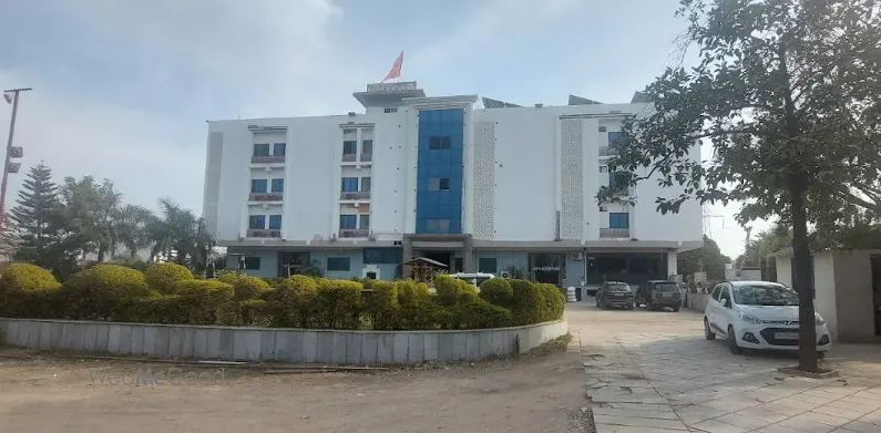Royal Paras Hotel