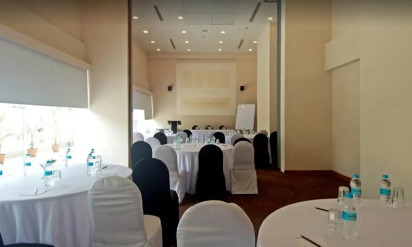 Keys Select Hotel