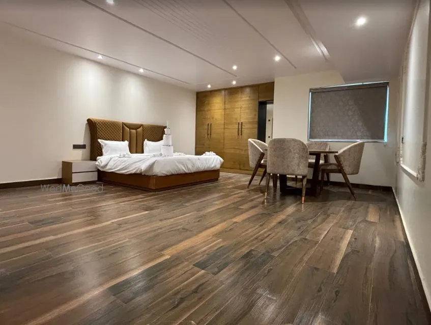 Hotel Elara