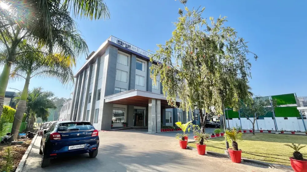 Le Oval Hotel & Resort