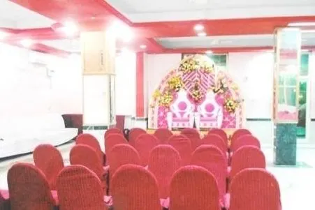R J Palace