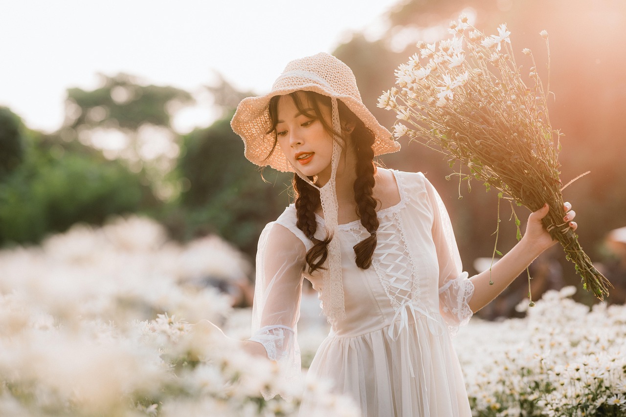 배달비 절약에 성공해 기뻐하는 젊은 여성