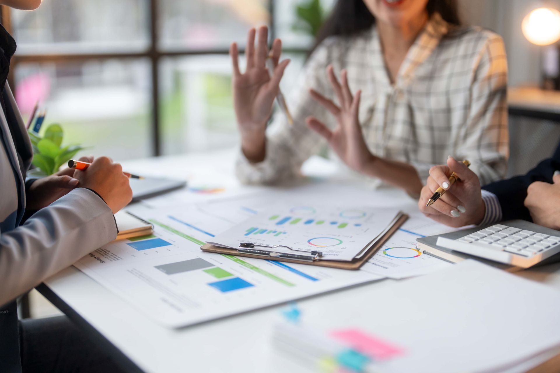 Real-time procurement analytics and reporting dashboard
