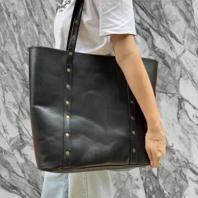 Cartera con tachas