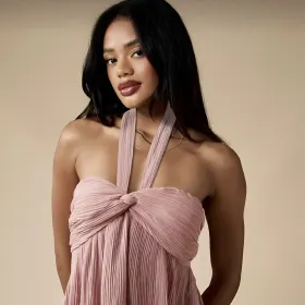 Blusa halter rosa pálido con pliegues