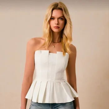 Blusa strapless blanca con pliegues