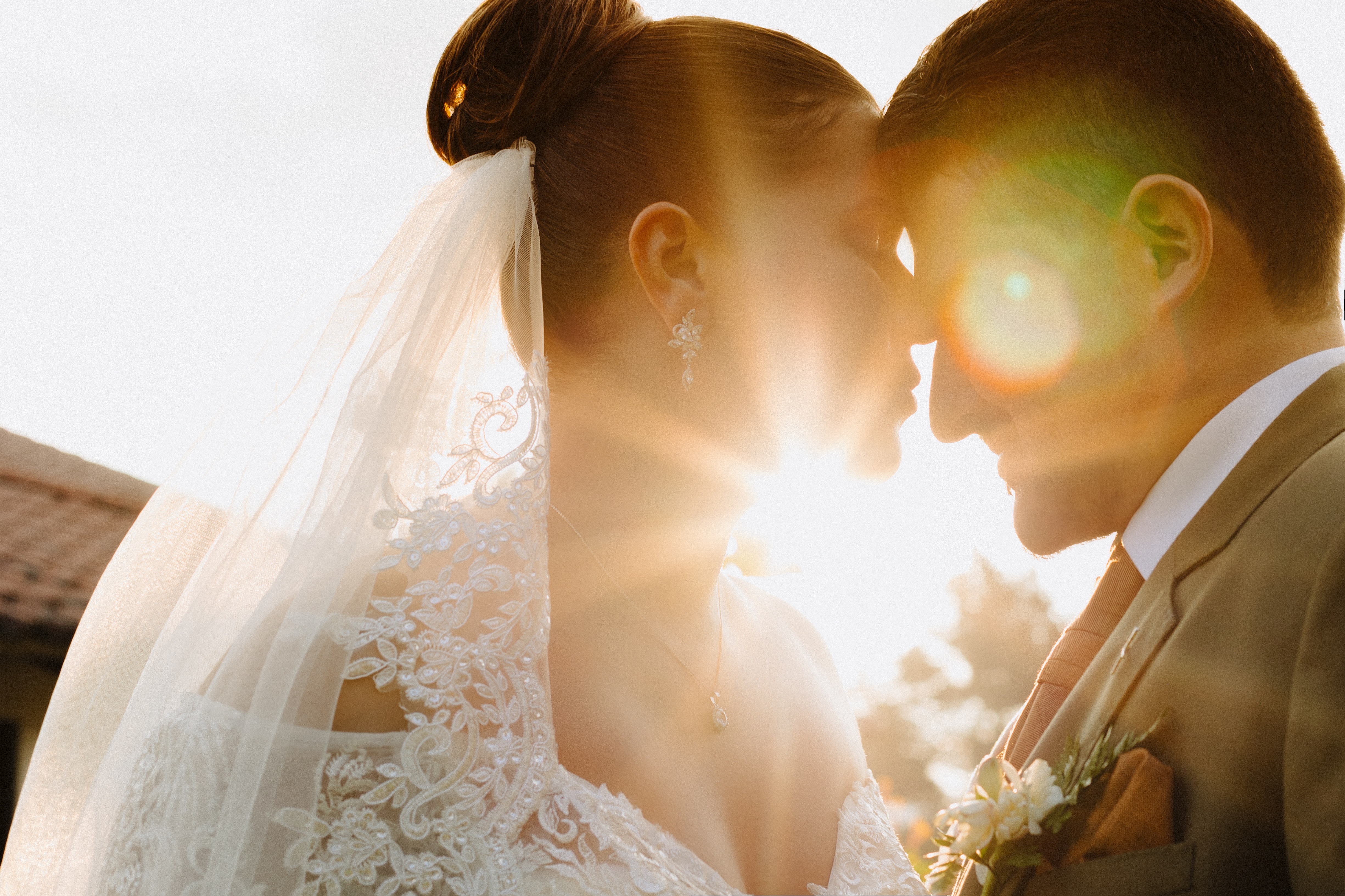 Fotógrafo de bodas Bogotá - Pareja de novios en sesión fotográfica