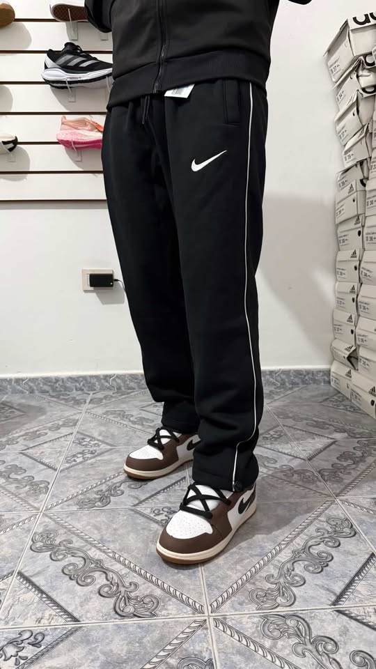 Joggin Nike c/ Regule Negro