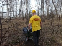 В Таруссе справедливороссы навели порядок в берёзовой роще