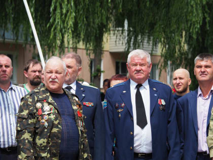 В Калуге открыли памятник БМП-2