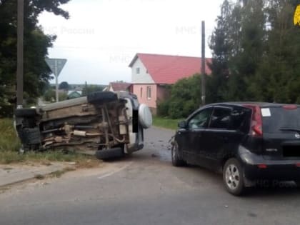 В Медыни жёстко столкнулись “Ниссан” и Нива”