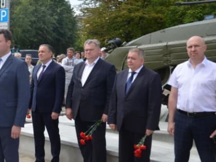 Открыт памятник защитникам Отечества