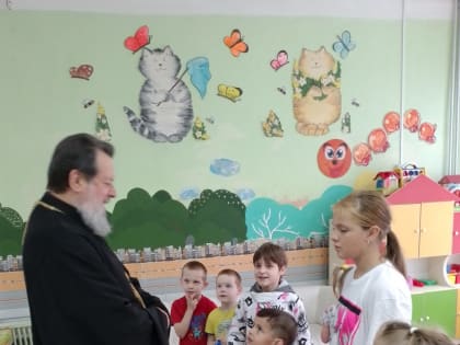 Протоиерей Василий Биляк поздравил детей с Международным днем защиты детей