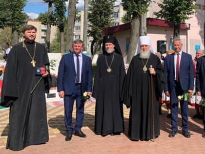 Ежегодная выставка-ярмарка «Невское подворье» открылась при соборе в честь благоверного князя Александра Невского