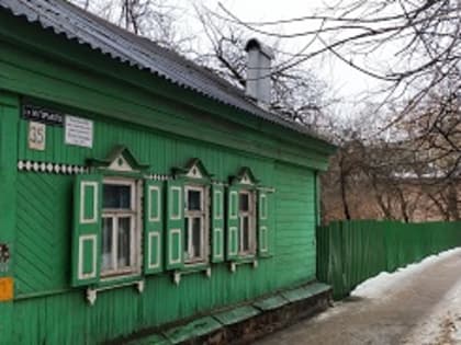 У дома, где жил Булат Окуджава, отремонтировали забор