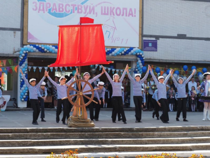 Школьный корабль под алыми парусами