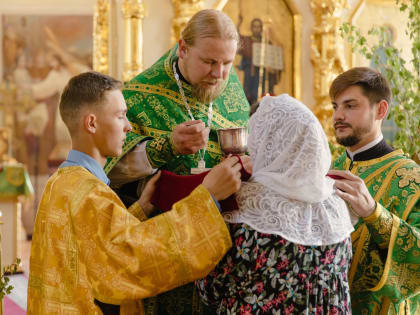 Праздник Троицы в Благовещенском храме Козельска  