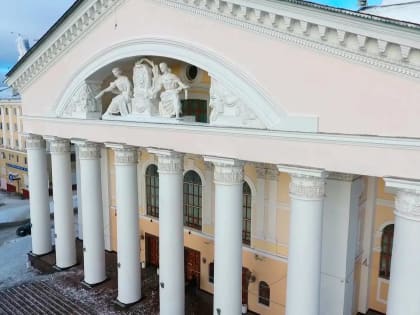 Прокуратура проверит калужский драмтеатр после скандала с закупкой внедорожника