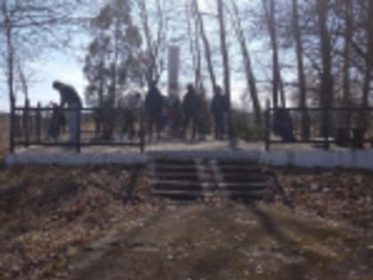 Волонтёры привели в порядок памятник героям-танкистам