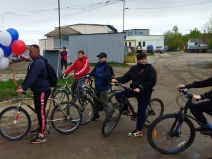 Велопробегом жители п.Думиничи встретили первомай