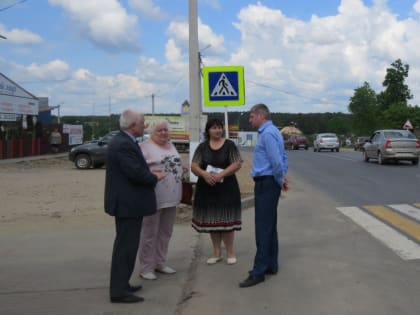 Комиссия осмотрела дорогу по ул. Красный Бор и пообещала тротуар