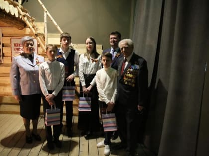 Юным калужанам вручили паспорта накануне Дня Победы