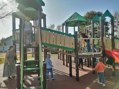 В Полотняном заводе открылась долгожданная детская площадка