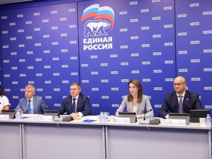 Единая Россия помогает детям: 240 тысяч школьных наборов для учащихся по всей стране