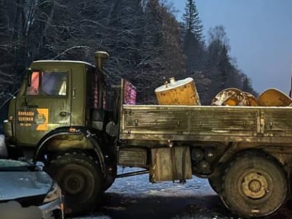 В Калужской области при столкновении с грузовиком погиб водитель "Киа Рио"
