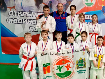 15 медалей завоевали спортсмены региона на первенстве по каратэ