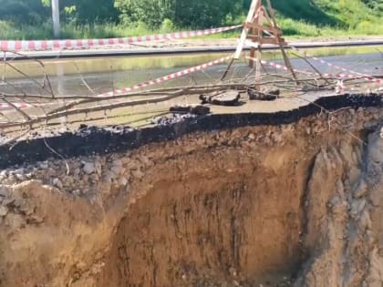 Градоначальник Калуги взял на контроль ситуацию с ямой на набережной