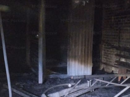 Два человека госпитализировали с ожогами после пожара в Калуге